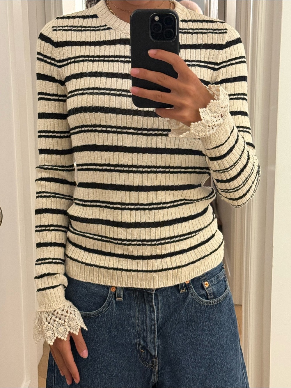 Philosophy di Lorenzo Serafini Cream and Black Striped Lace-Cuff Sweater